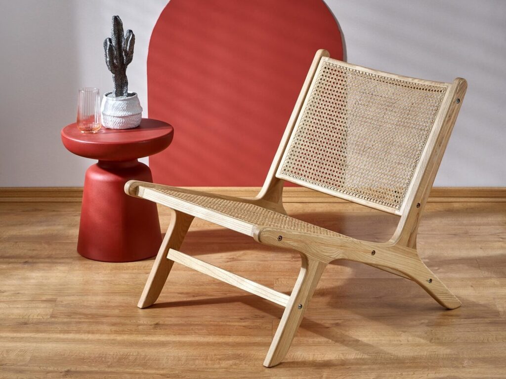 krzesło wykonane z naturalnych materiałów