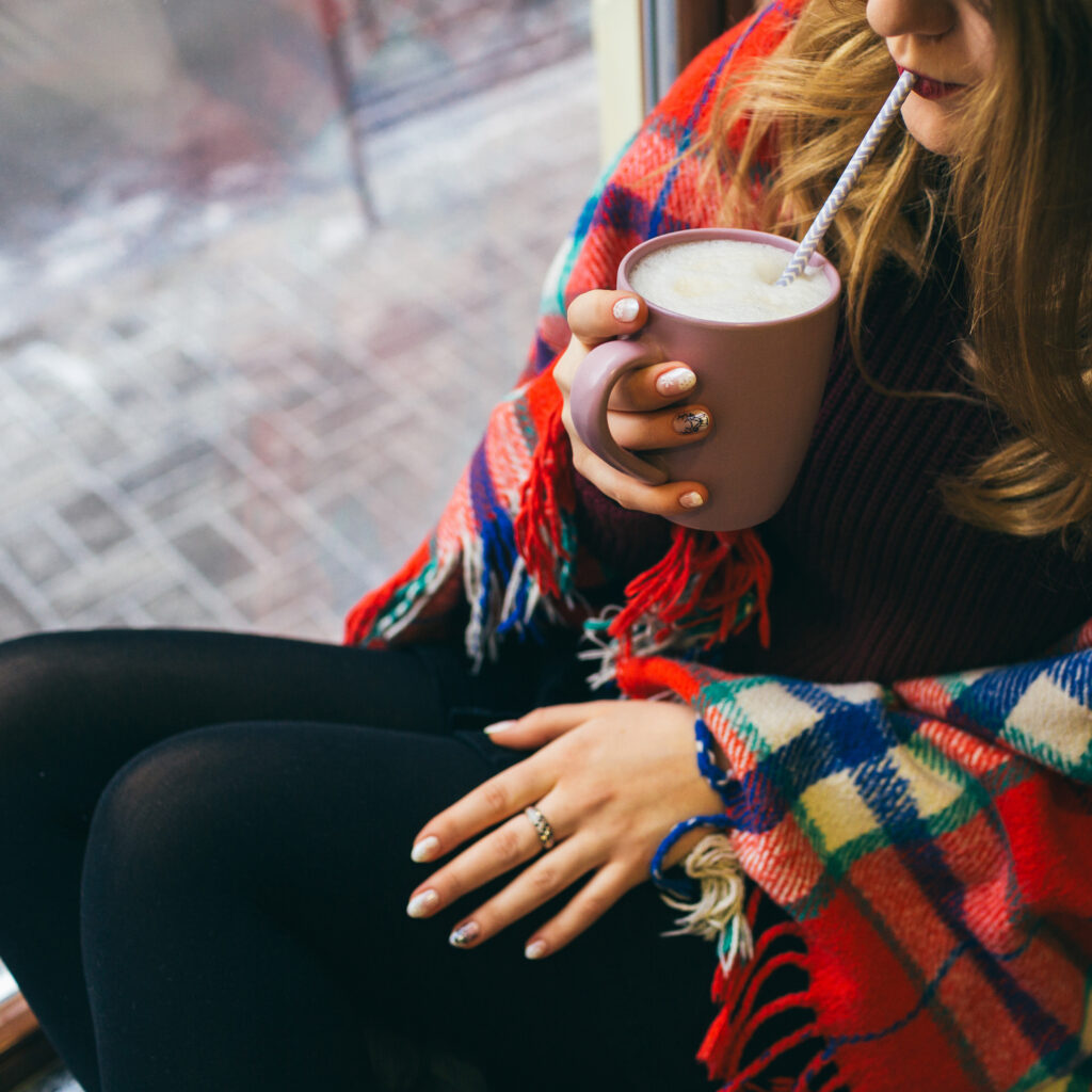 <a href="https://www.freepik.com/free-photo/girl-drinks-hot-chocolate-from-cup-sitting-enveloped-plaid_1137164.htm#fromView=search&page=3&position=45&uuid=ad1c2b4b-ae95-44e9-b85d-f780cf0d5b8b">Image by v.ivash</a> on Freepik